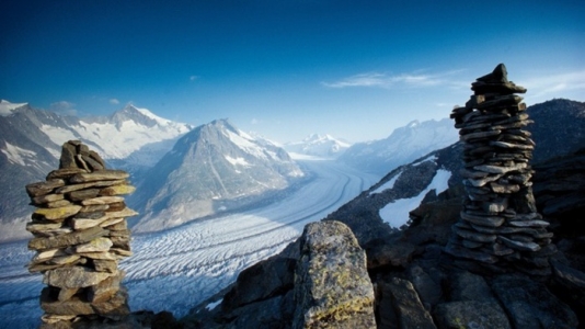 Your holiday. Switzerland. - Mountains The Aletsch glacier, chosen to be a UNESCO World Natural Heritage site, seen from Eggishorn Station (2869 m). Endlich Ferien. Ihre Schweiz. - Berge Blick von der Station Eggishorn (2869 m) auf den Aletschgletscher, ausgezeichnet als UNESCO Weltnaturerbe. Enfin les vacances. A vous la Suisse. - Montagnes Vue du glacier d'Aletsch, classe patrimoine naturel de l'humanite par l'UNESCO, depuis la station de l'Eggishorn (2869 m).  Copyright by Switzerland Tourism       By-line: swiss-image.ch/Max Schmid