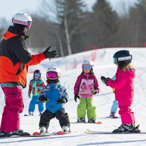 Sciare con i bambini: regole, casco obbligatorio, sicurezza